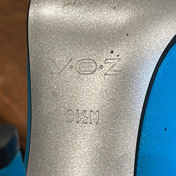 Voz turquoise perforated pointed toed heels size 6 1/2 - Picture 7 of 7